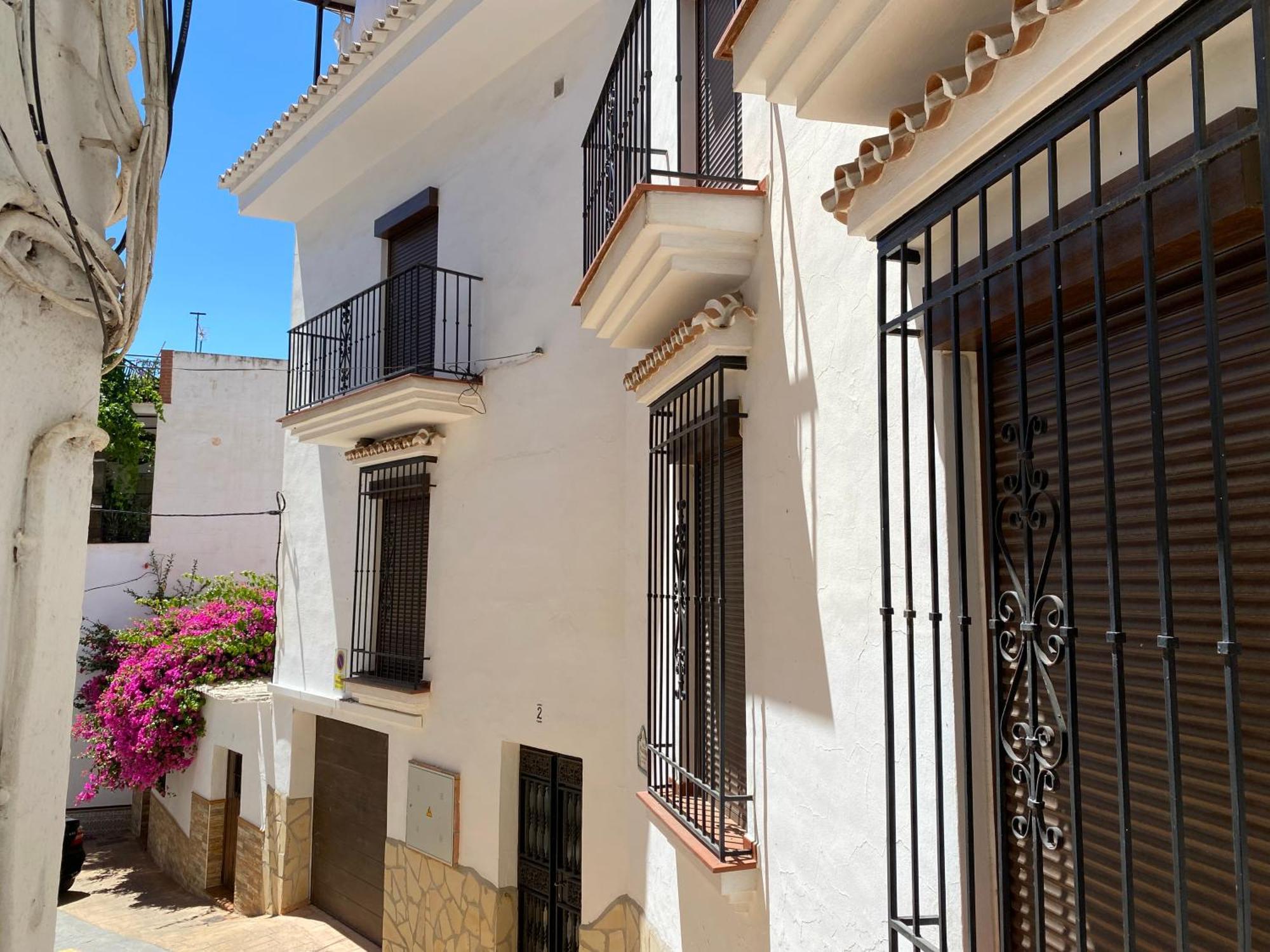 Casa Miguel - 3 Beautiful Apartments Availabe Sayalonga Exterior photo